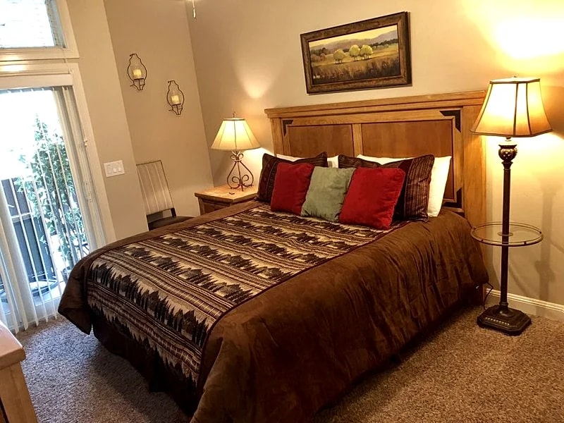 Snowbasin/Lakeside Romantic Get Away. Luxuries Condo w/Hot Tub in Huntsville, Utah, United States — photo 2