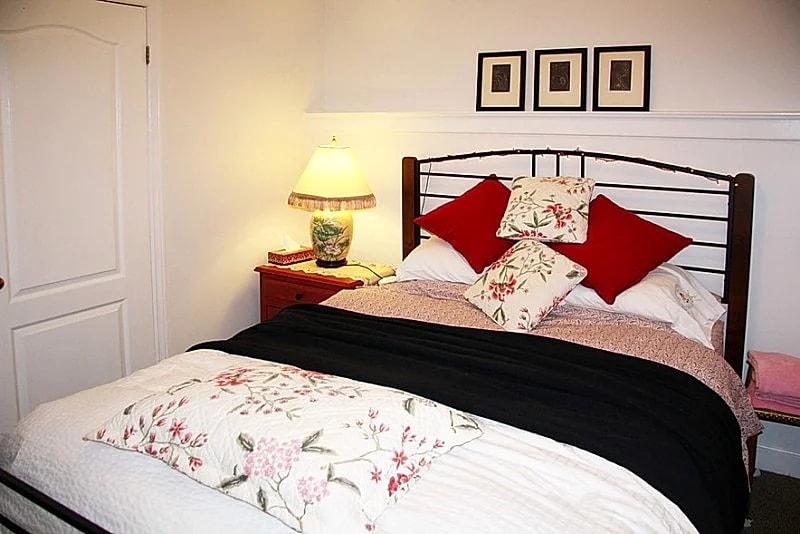 2 Moon Cottage in Niagara-on-the-Lake, Ontario, Canada — photo 2