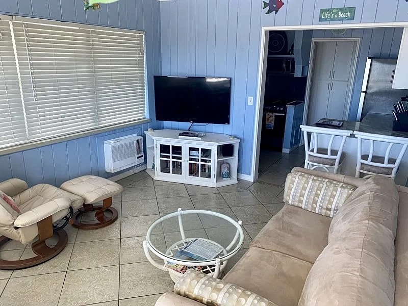 Ground-Floor Direct Beachfront Walk-Out to Sand No Stairs! in Indian Shores, Florida, United States — photo 4