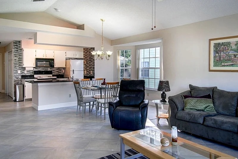 Remodeled 3/2 condo minutes to Parks, shopping and entertainment in Kissimmee, Florida, United States — photo 3