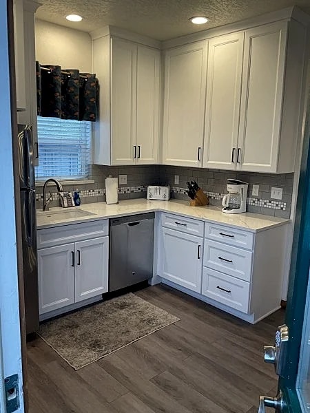Modern Coastal Retreat with Remodeled Kitchen and Private Hot Tub in Seaside, Oregon, United States — photo 4