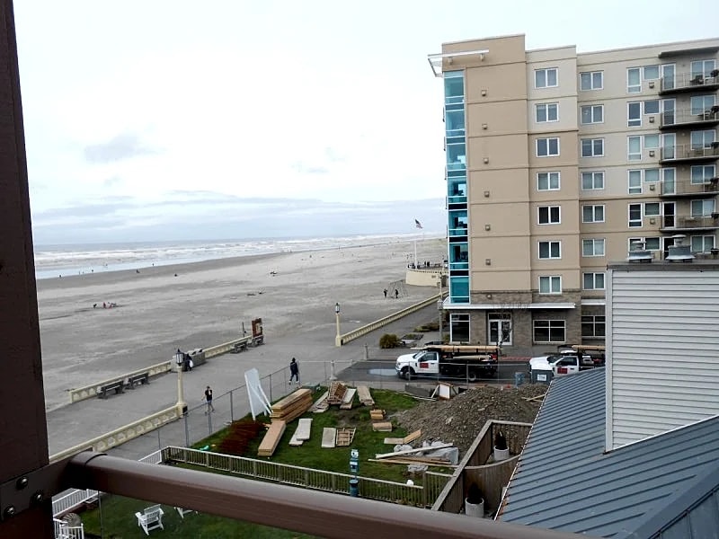 Completely remodeled luxurious1200 sq ft oceanfront 2-bedroom/ 2-bathroom condo in Seaside, Oregon, United States — photo 5