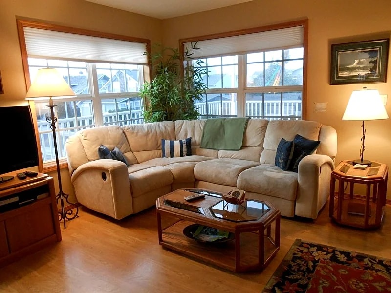 Beautiful 5000 sq. ft property ~ 3 levels w/ wrap around deck panoramic view in Seaside, Oregon, United States — photo 4