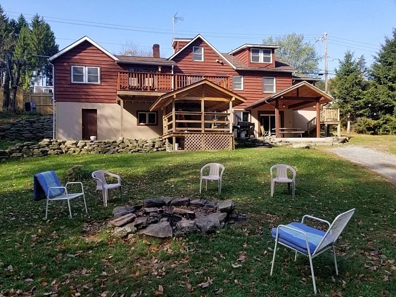 Lake, Swimming pond on property, Hot tub, fire pit, grill and more, pet friendly - Poconos in Paupack, Pennsylvania, United States — photo 2