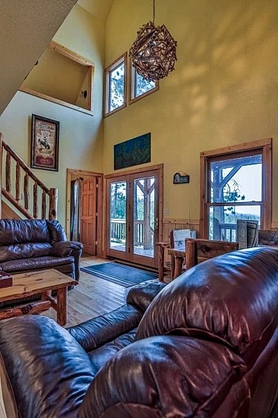 Antelope Trail Lodge: Black Hills Cozy Cabin on Terry Peak with tub/shower in Lead, South Dakota, United States — photo 2