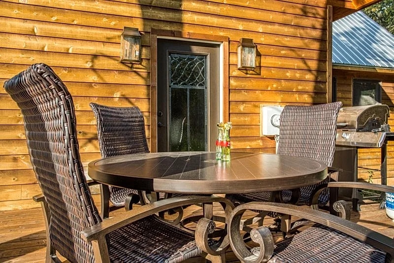 Antelope Trail Lodge: Black Hills Cozy Cabin on Terry Peak with tub/shower in Lead, South Dakota, United States — photo 4