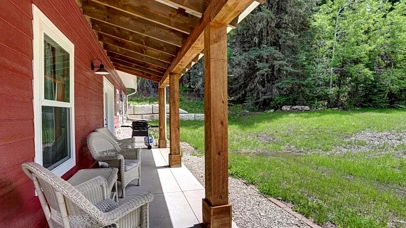Your Next Cozy Escape 1BR New Cabin near Cheyenne Crossing/Spearfish Canyon! in Lead, South Dakota, United States — photo 3