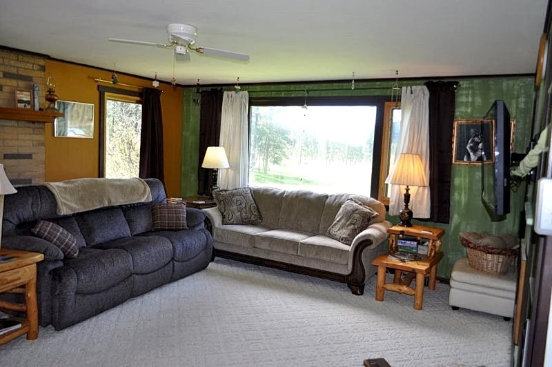 Berry Eagle Retreat: Private Farmhouse on 80 Acres in Deadwood, South Dakota, United States — photo 4