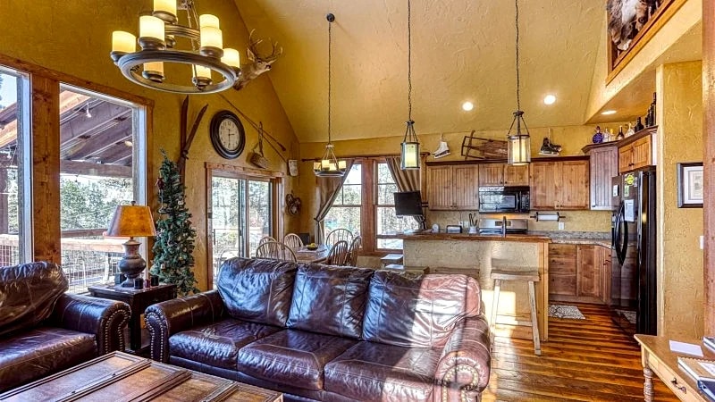 Big Pine Lodge: Black Hills 4 Bed, 2 Bath Cabin Rental at Terry Peak Ski Area in Lead, South Dakota, United States — photo 2