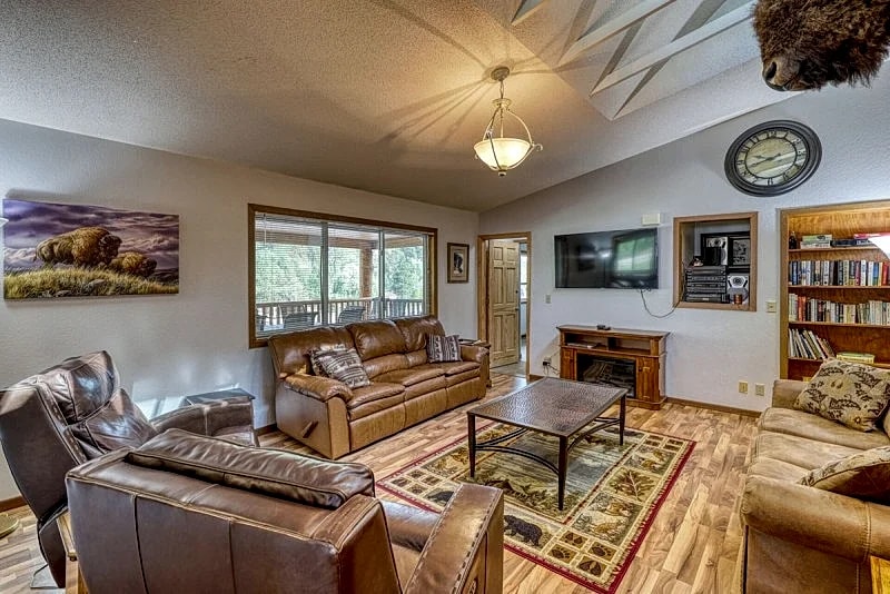Buffalo Thunder Lodge: 7 Bed, 5 Bath in the Heart of the Black Hills in Deadwood, South Dakota, United States — photo 4