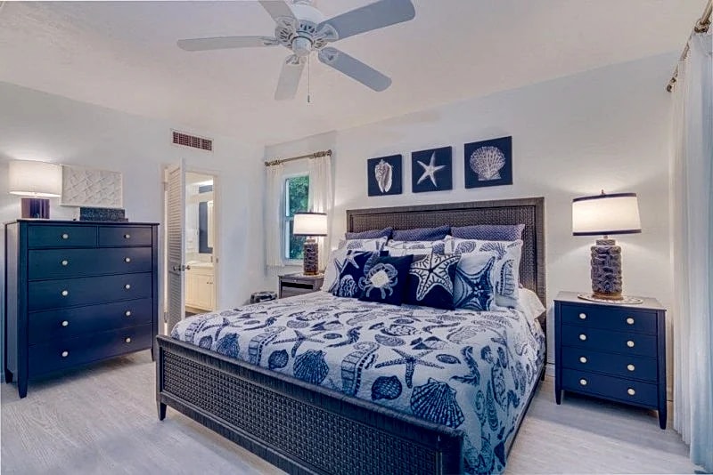 Direct Gulf Front Views ! Amazing Views ! Property overview in Sanibel, Florida, United States — photo 2