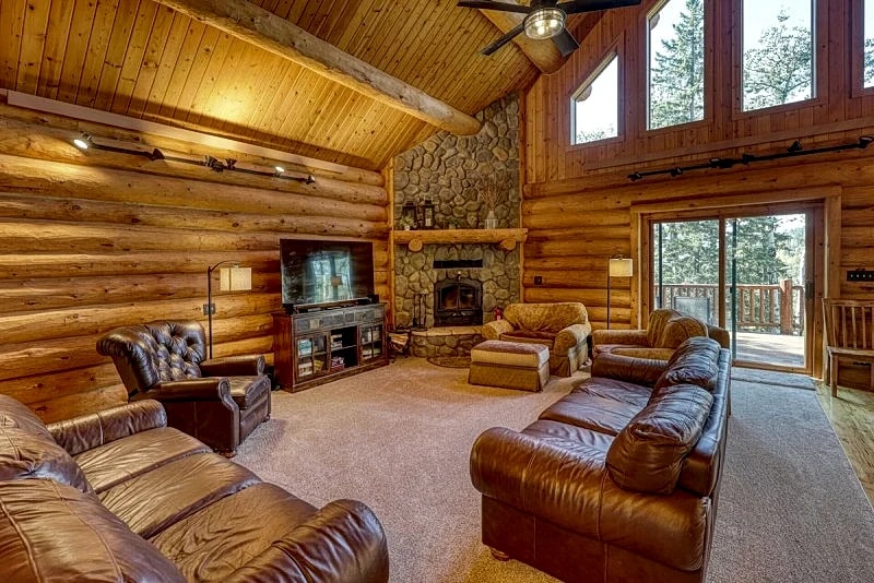 Deer Haven Lodge | 4 Bed, 2 Bath in Lead, South Dakota, United States — photo 5