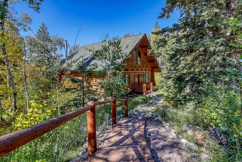 Deer Haven Lodge | 4 Bed, 2 Bath in Lead, South Dakota, United States — photo 1