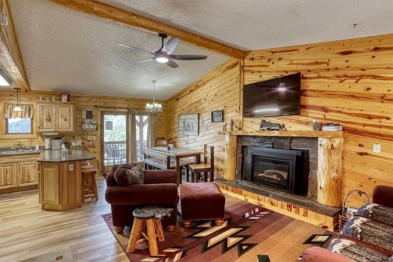Pineview Cabin - Hot Tub, Grill, Views! in Lead, South Dakota, United States — photo 3