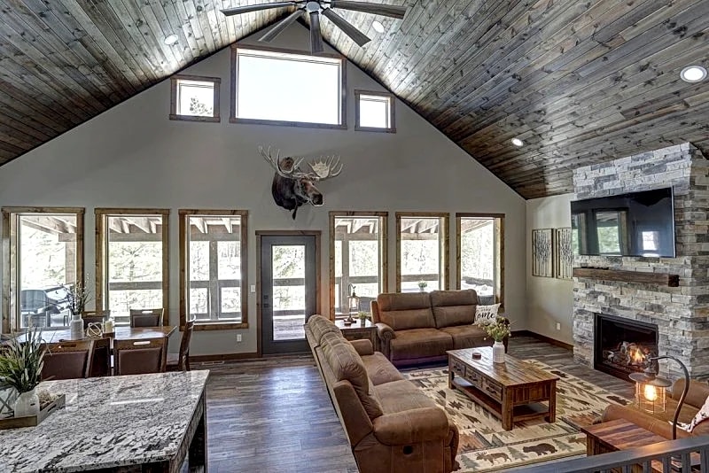 Moose Creek Lodge - Great access for snowmobiles and ATV`s! in Lead, South Dakota, United States — photo 5