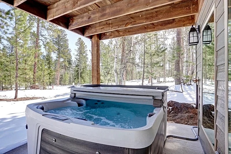 Moose Creek Lodge - Great access for snowmobiles and ATV`s! in Lead, South Dakota, United States — photo 2