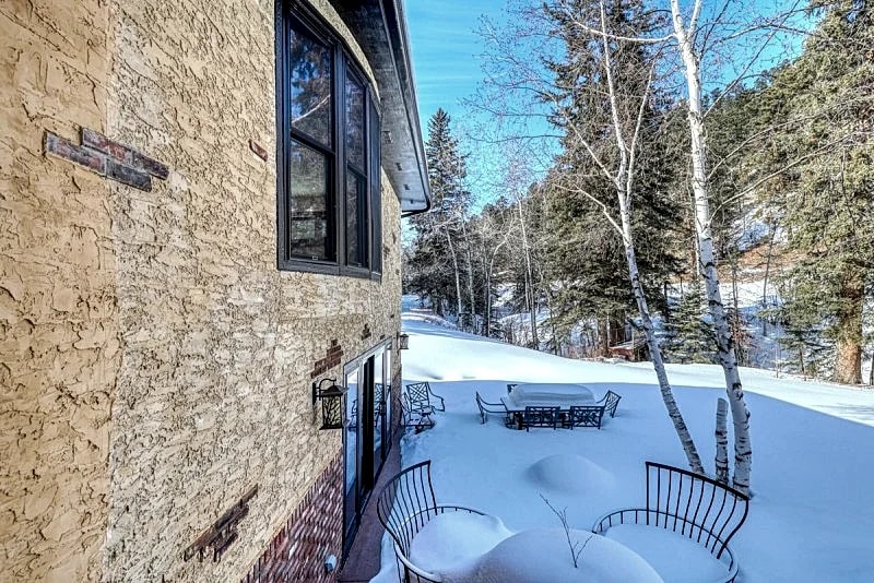Beautiful newly remodeled - 4 King beds! 12.5 acres with creek and pond in Lead, South Dakota, United States — photo 3