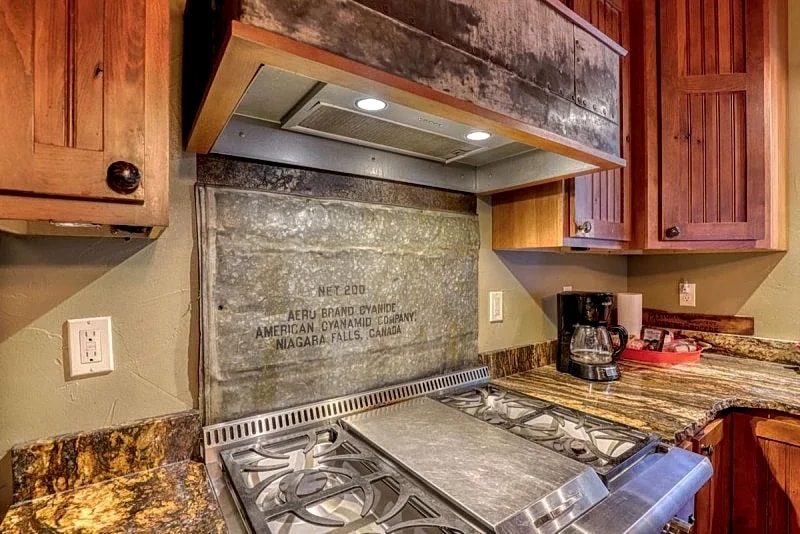 Silver King Lodge- private, hot tub and creek in your backyard! in Deadwood, South Dakota, United States — photo 4