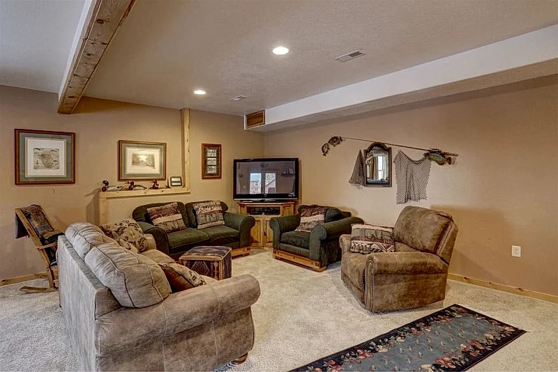 Arrow Lodge | 4 Bed, 3 Bath in Lead, South Dakota, United States — photo 2