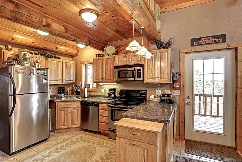 Arrow Lodge | 4 Bed, 3 Bath in Lead, South Dakota, United States — photo 3