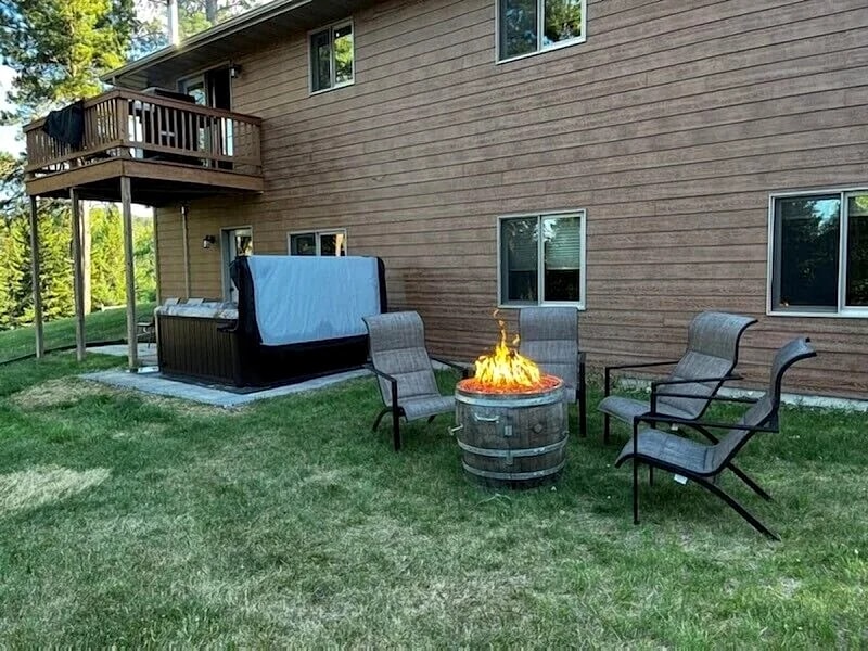 Sunny Day Hideaway - Private! Fire pit, hot tub, close to Deadwood! in Sturgis, South Dakota, United States — photo 2