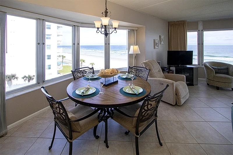 Beautiful Atlantic Ocean Beach front Condo in Sunny Florida! in Daytona Beach, Florida, United States — photo 5