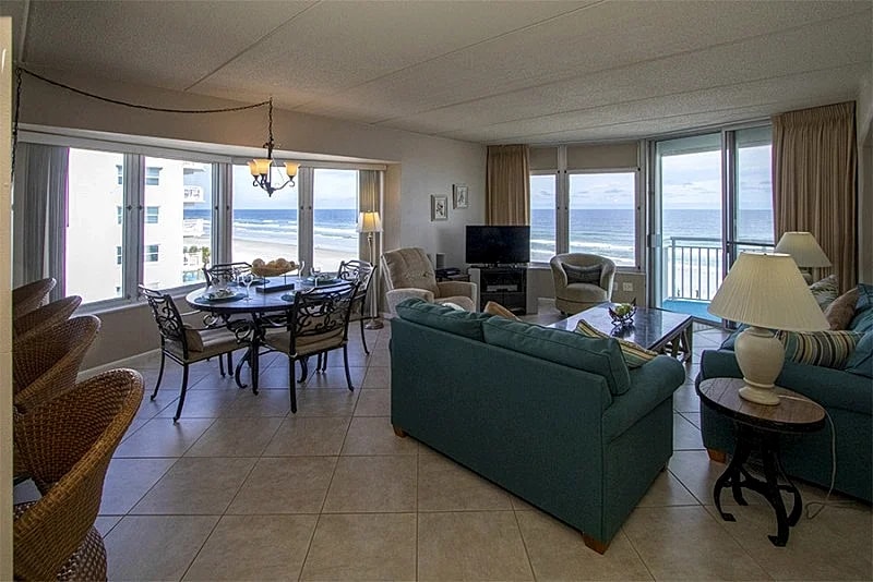 Beautiful Atlantic Ocean Beach front Condo in Sunny Florida! in Daytona Beach, Florida, United States — photo 3