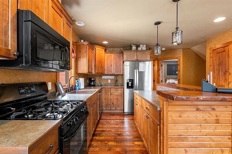 Cash Sluice Lodge | 3 Bed, 3 Bath in Lead, South Dakota, United States — photo 4