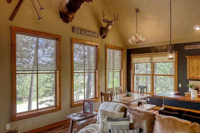 Moose Tracks Lodge - private hot tub, internet, paved roads in Lead, South Dakota, United States — photo 5