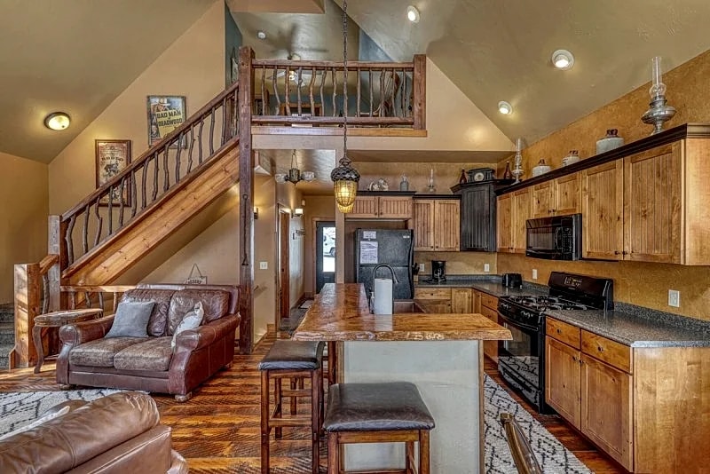 Saloon Cabin » 4 Bed, 2 Bath » Gilded Mountain » Lead in Lead, South Dakota, United States — photo 5