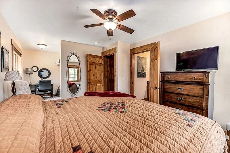 Heart of Gold Lodge » Gilded Mountain » Lawrence County in Lead, South Dakota, United States — photo 5