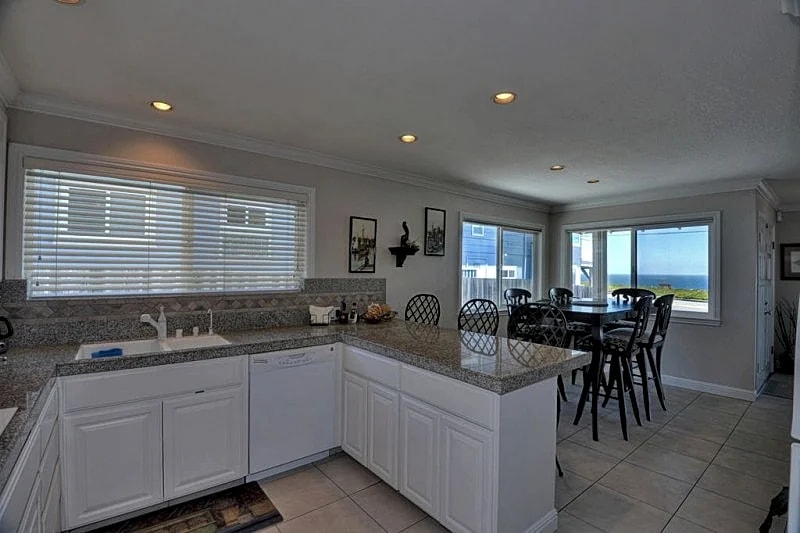Ocean Front Family House Santa Cruz/West Cliff Winter availability in Santa Cruz, California, United States — photo 3