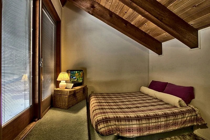 Very Large South Lake Tahoe Home - Sleeps 14 Adults and 6 Children in South Lake Tahoe, California, United States — photo 4