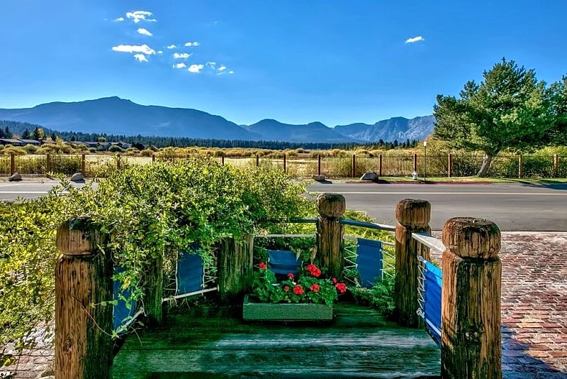 Spectacular Smuggler's Cove | South Lake Tahoe Luxury Rental in South Lake Tahoe, California, United States — photo 4