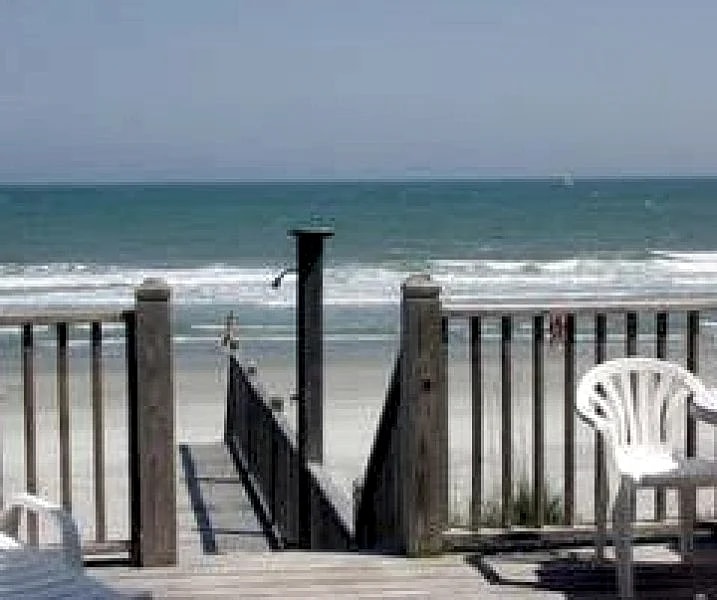 Ocean Front House in Garden City Beach/South of Myrtle Beach in Murrells Inlet, South Carolina, United States — photo 4