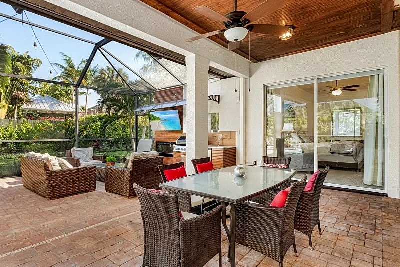 Mini-mansion ... Downtown Where the Action is & walk to Beach in Naples, Florida, United States — photo 3