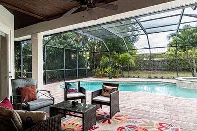 Mini-mansion ... Downtown Where the Action is & walk to Beach in Naples, Florida, United States — photo 2