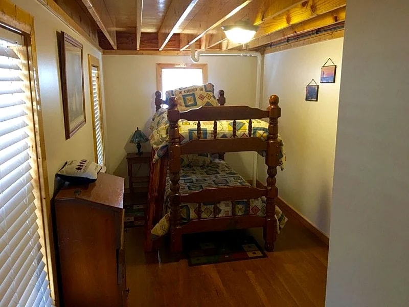 Cabin #1, Kentucky Lake, Nashville , Birdsong Marina, Paris Landing, Memphis in Camden, Tennessee, United States — photo 5