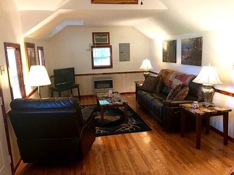 Cabin # 2, Kentucky Lake, Bass Fishing, Camden, Tn, (Nashville 1, Memphis 1.5) in Camden, Tennessee, United States — photo 2