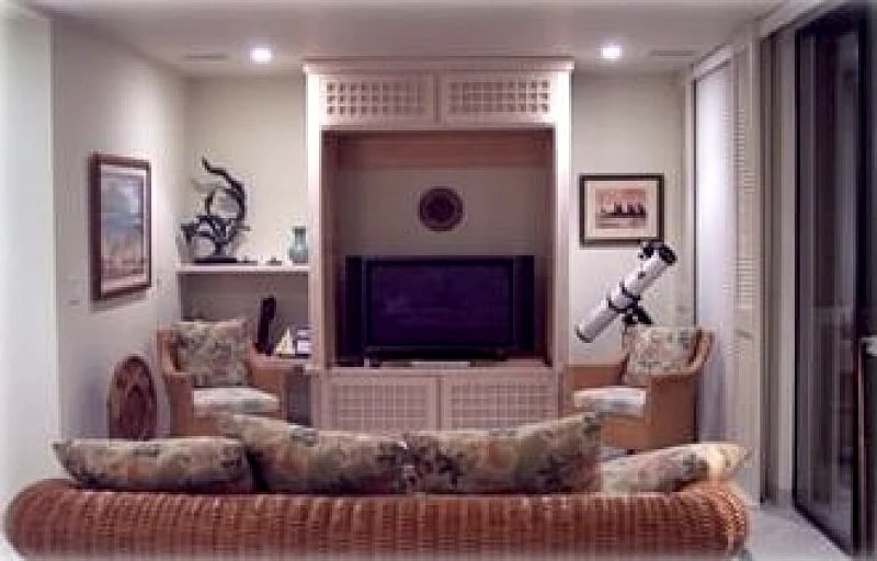 Absolute Oceanfront Penthouse with Wrap Around Lanai in North Kona, Hawaii, United States — photo 4