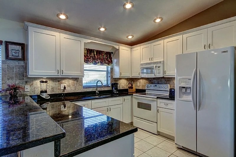 Exclusive Gulf Side Condo, 3 BR-2.5BA-IRB in Indian Rocks Beach, Florida, United States — photo 2
