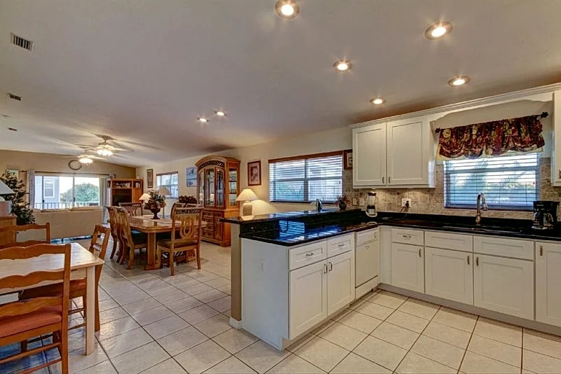 Exclusive Gulf Side Condo, 3 BR-2.5BA-IRB in Indian Rocks Beach, Florida, United States — photo 3