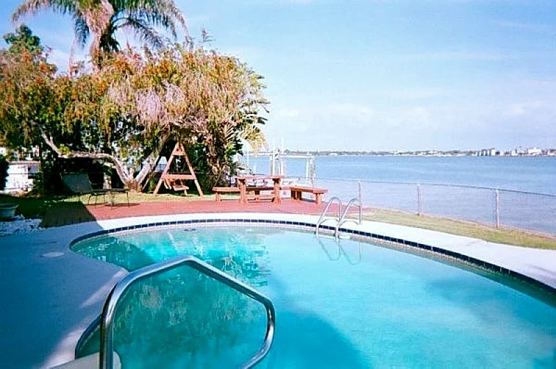 ~TREASURE ISLAND WATERFRONT, WHY RENT A CONDO WHEN YOU CAN GET A HOME! FISH FROM DOCK, PRIVATE POOL! in Treasure Island, Florida, United States — photo 4