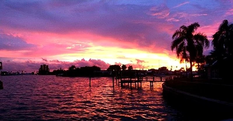 ~TREASURE ISLAND WATERFRONT, WHY RENT A CONDO WHEN YOU CAN GET A HOME! FISH FROM DOCK, PRIVATE POOL! in Treasure Island, Florida, United States — photo 2