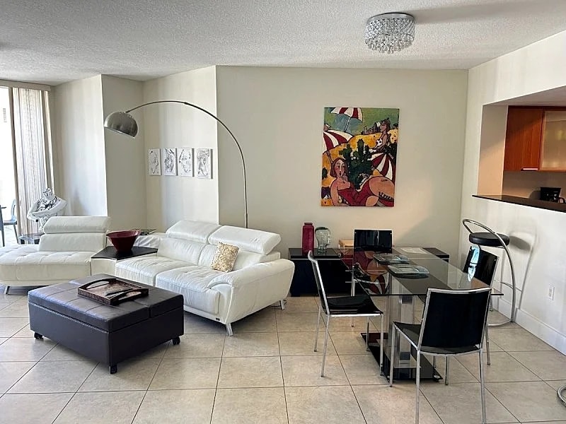 Luxury Oceanfront Condo In La Perla in Sunny Isles Beach, Florida, United States — photo 3