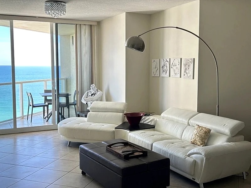 Luxury Oceanfront Condo In La Perla in Sunny Isles Beach, Florida, United States — photo 4