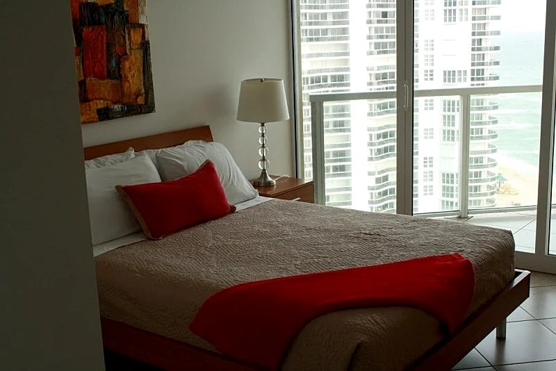 Luxury Oceanfront Condo In La Perla in Sunny Isles Beach, Florida, United States — photo 5