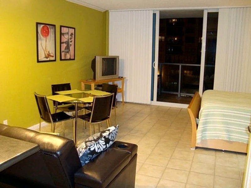 Magnificent ocean front studio in the Wave in Hollywood, Florida, United States — photo 3