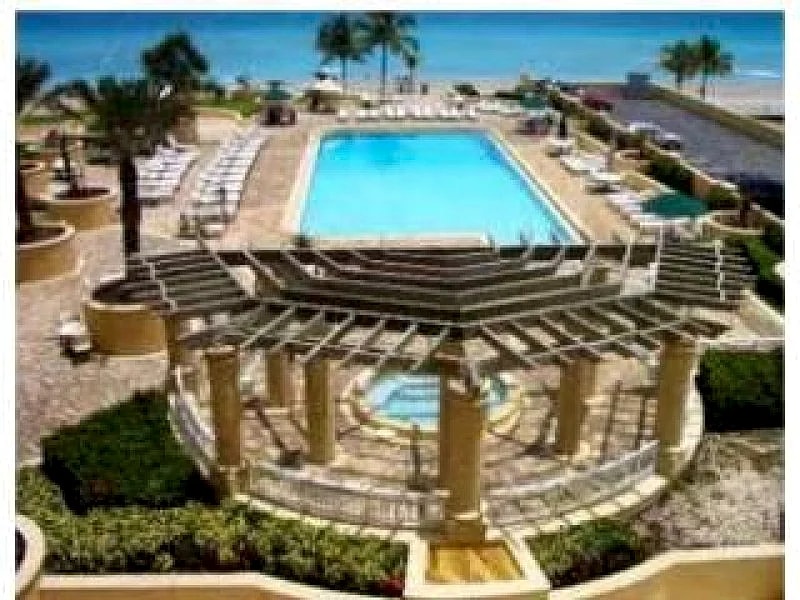 Magnificent ocean front studio in the Wave in Hollywood, Florida, United States — photo 2