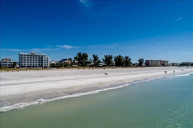 Penthouse Retreat with Stunning Gulf Views & Two Master Suites in Treasure Island, Florida, United States — photo 5